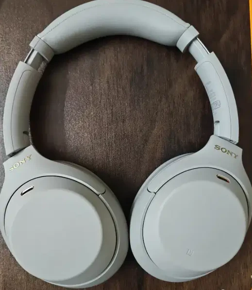 Sony XM4 headphones